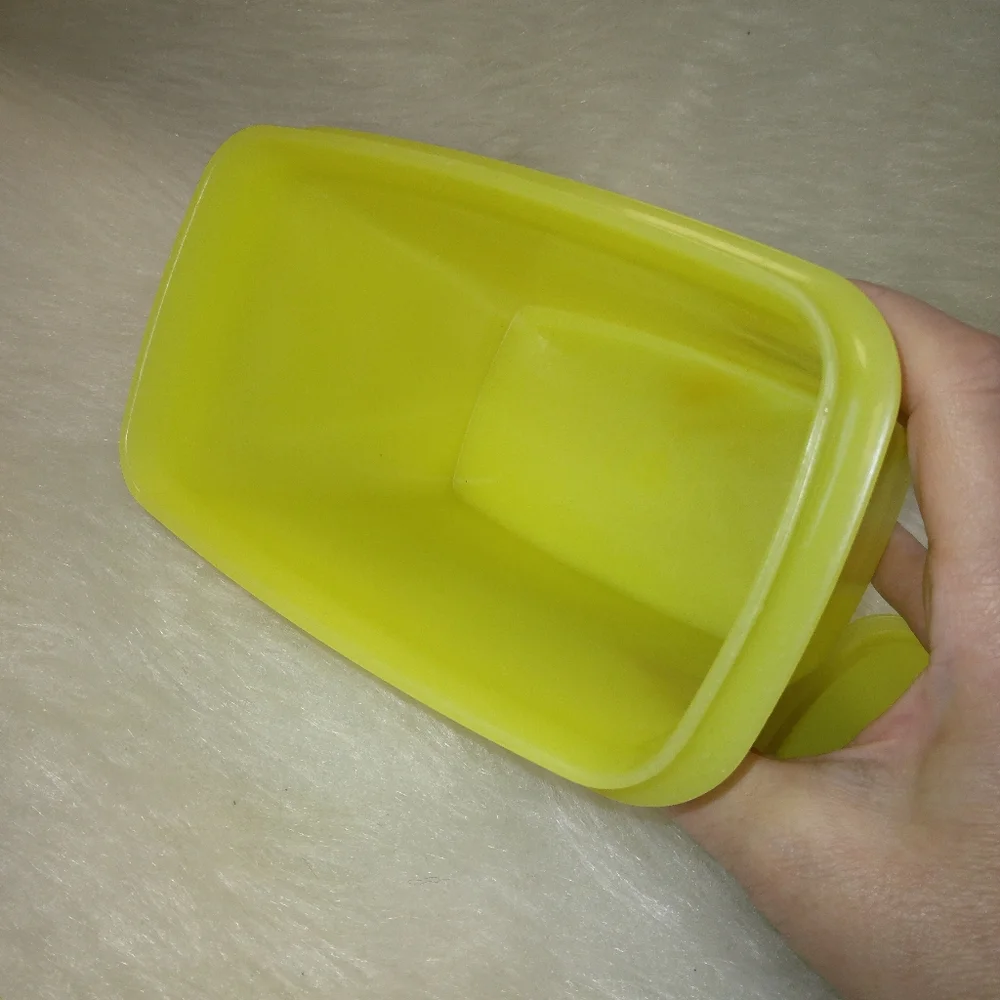 TUPPERWARE Small rectangle storage 1243-3 with lid.
